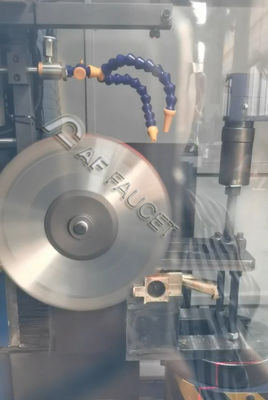 Máquina de fabricación de grifo automático robótico Máquina de aserradura inteligente CNC